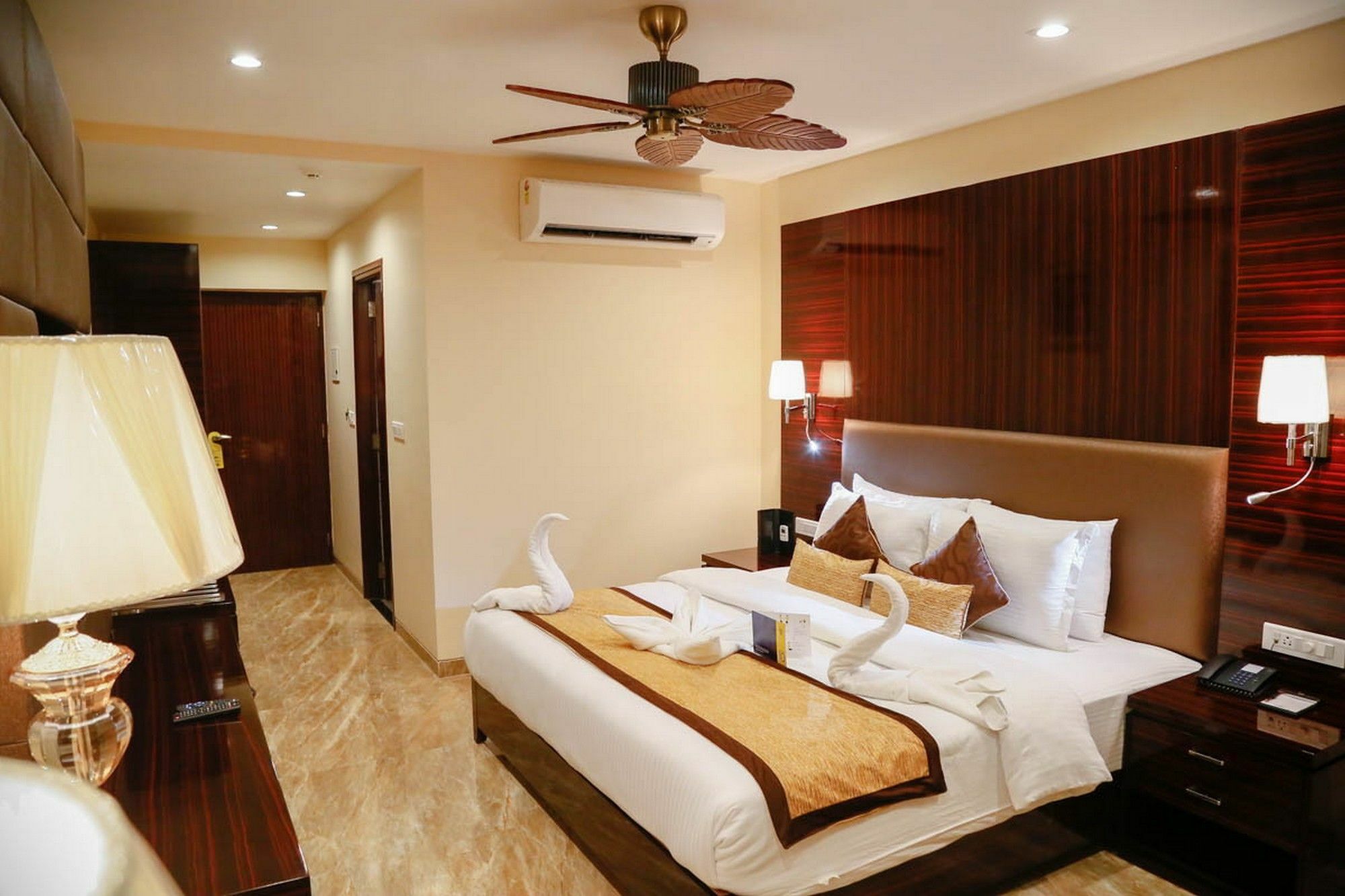 Fabhotel Prime Sarala Crown With Pool - Nr Calangute Beach Dış mekan fotoğraf
