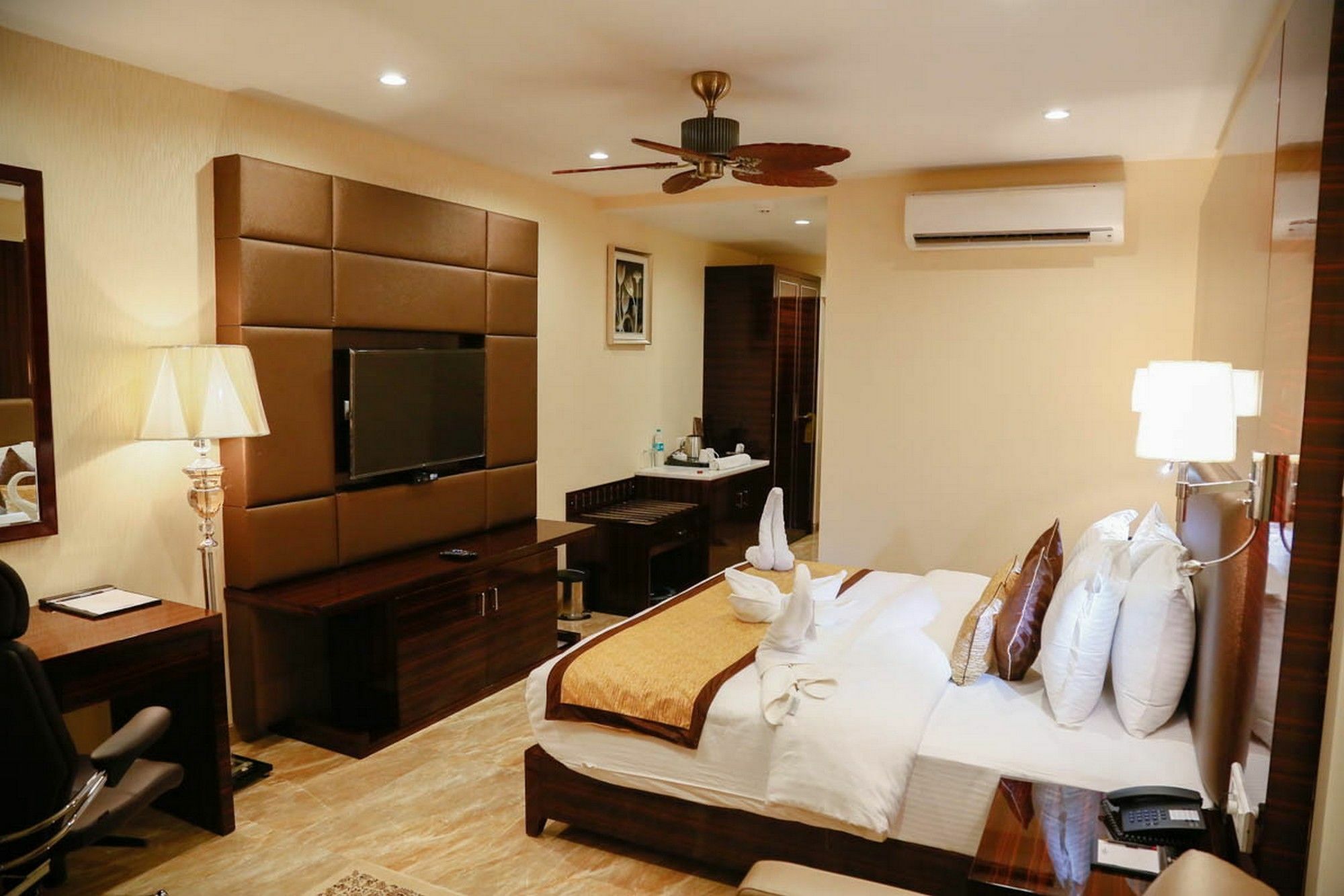 Fabhotel Prime Sarala Crown With Pool - Nr Calangute Beach Dış mekan fotoğraf